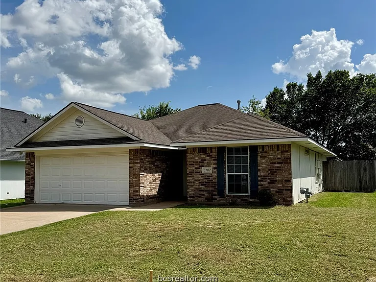 3702 Meadow View Dr — Photo 3
