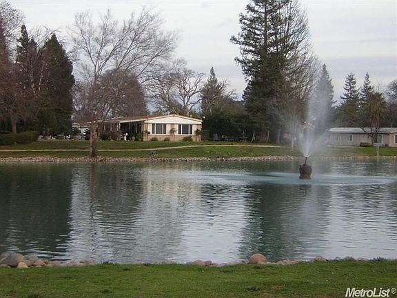 3rd image of 6871 Lake Cove Ln