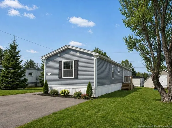 16 Tulip Dr, Riverview, NB E1B 5B5
