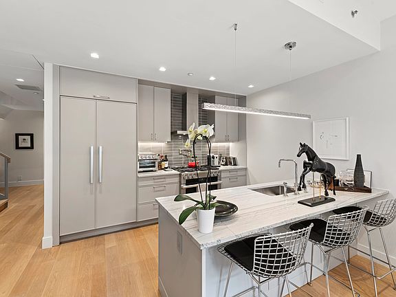 4th image of 165 62nd St #Townhouse