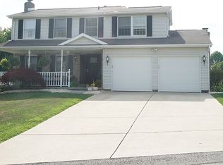 1686 Friar Tuck Dr, North Huntingdon, PA 15642