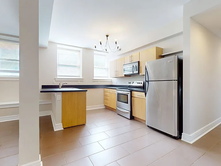 Melrose Apartments — Photo 16