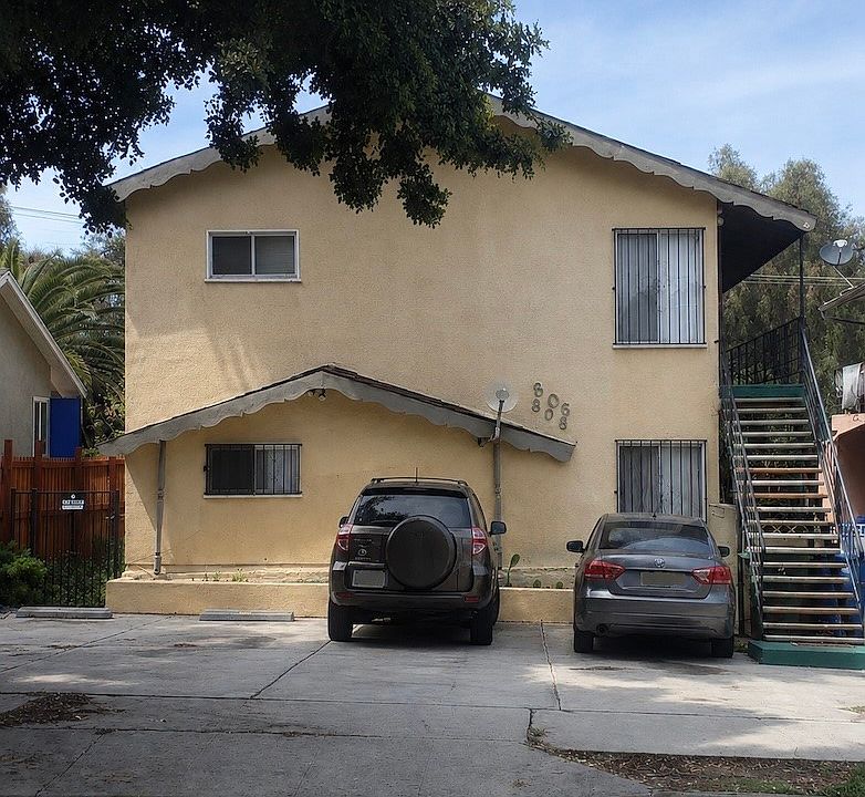 1st image of 806 W Sepulveda St