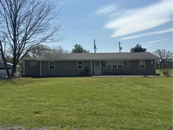 3302 N Witte St, Poteau, OK 74953