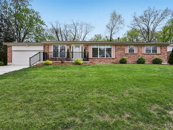 9616 Yorkshire Estates Dr, Saint Louis, MO 63126