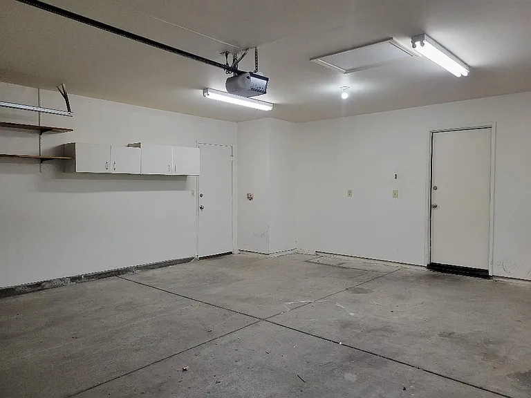 1812 College Greens Dr — Photo 23