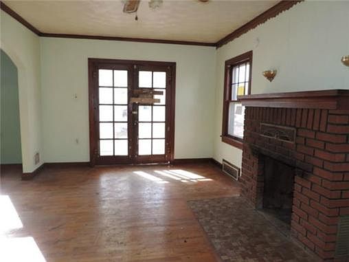 4th image of 25 N Sibley St
