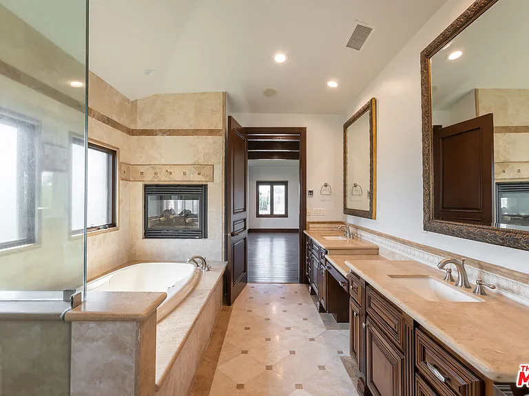 120 S Almont Dr — Photo 11