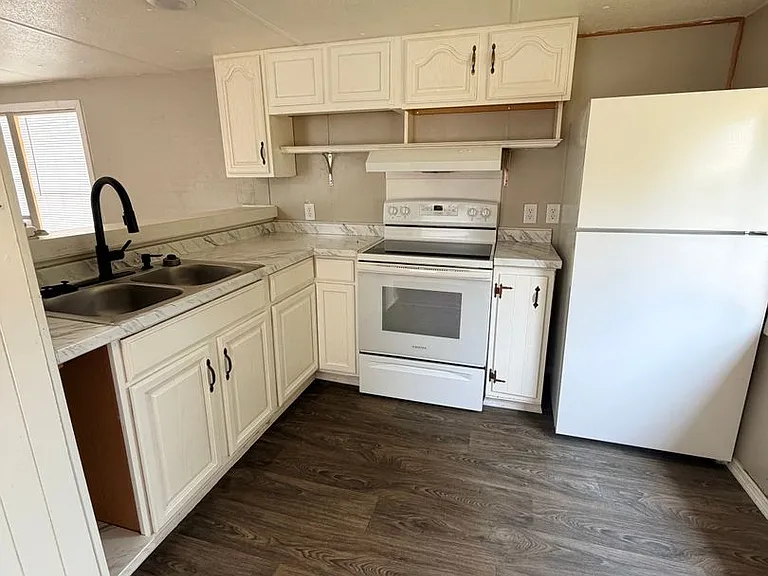 315 Thompson Rd — Photo 1