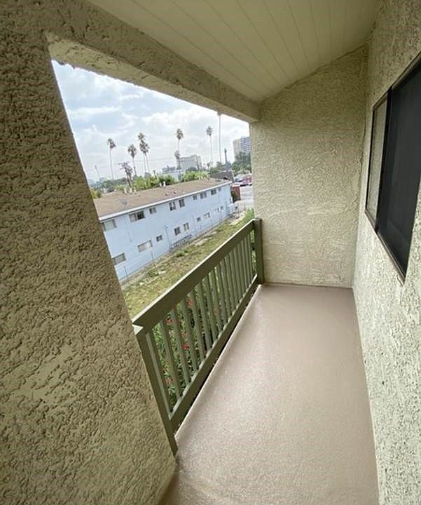 1st image of 2715 Abbot Kinney Blvd Unit 10