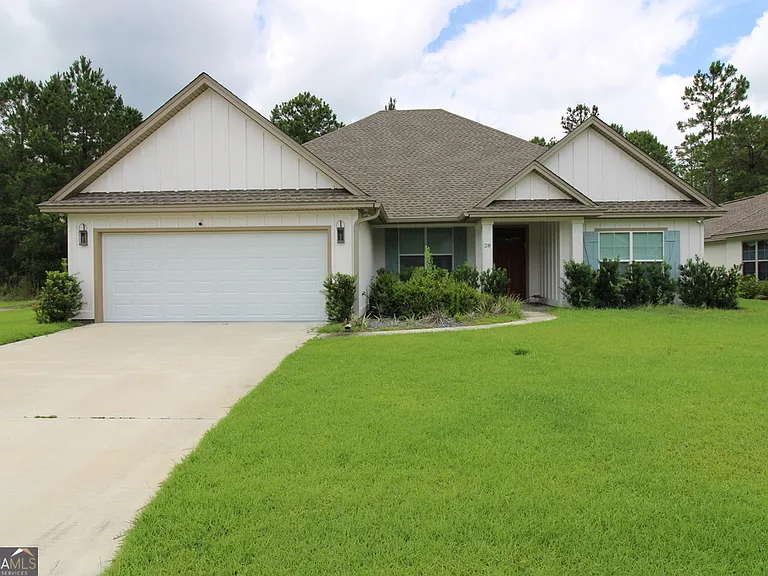 28 Redington Dr — Photo 1