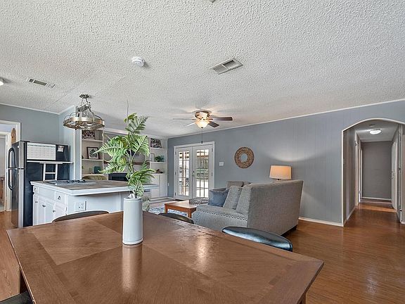 2nd image of 1600 Cindy Ct #18107326