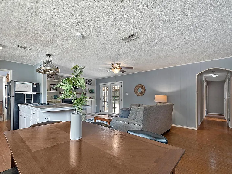 1600 Cindy Ct — Photo 6