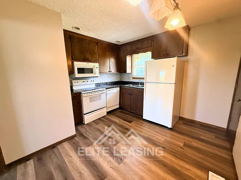 2745 SW Arrowhead Rd — Photo 3