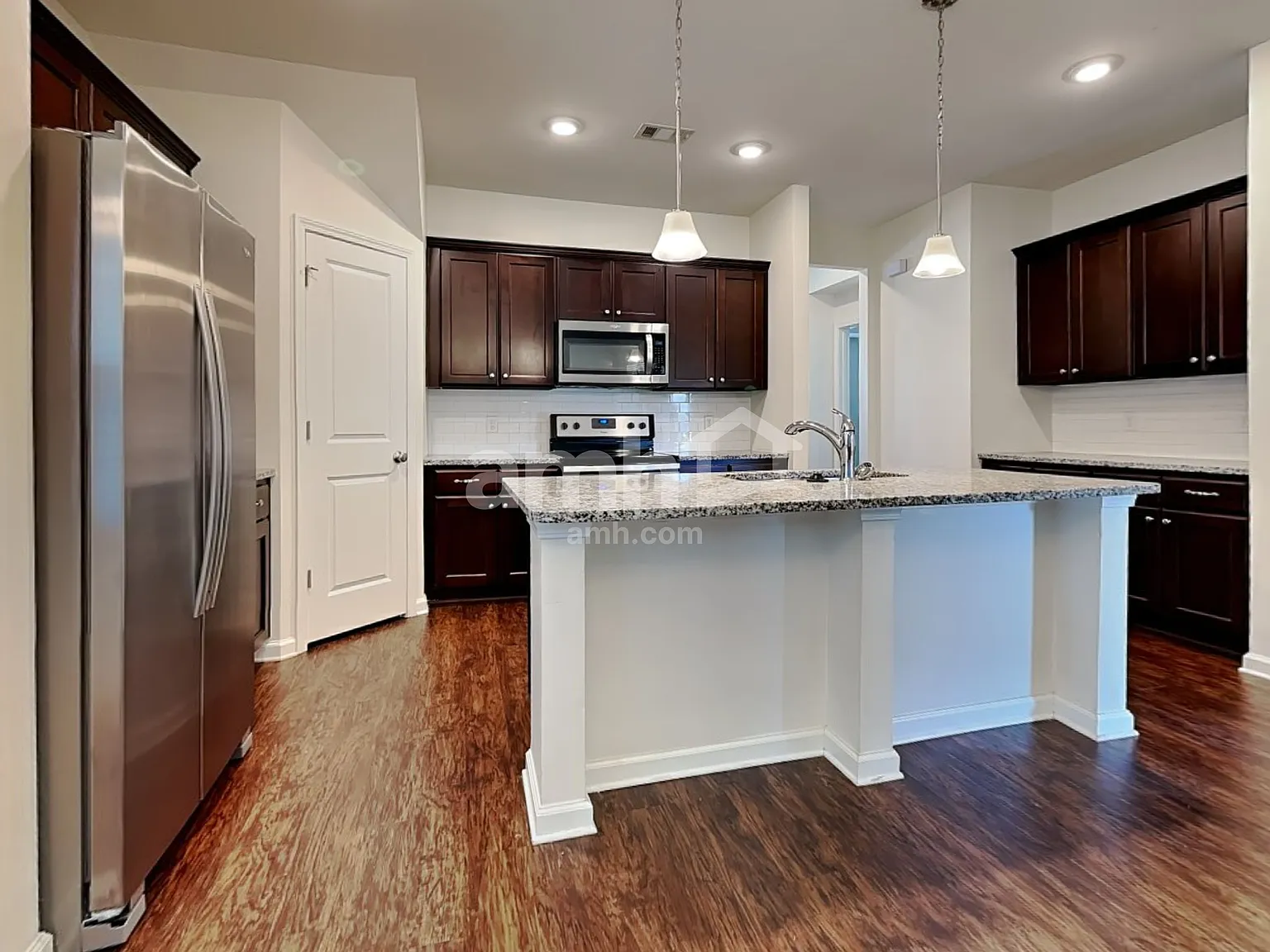 4 bed, 2.5 bath, 2138 sqft, $2,300 — Photo 3