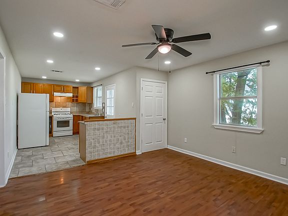 3rd image of 1925 Clouet St Suite A