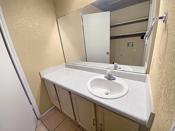 5th image of 105 E Wolfcamp Dr APT 7