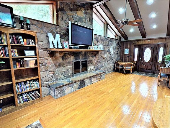 2nd image of 139 Green Meadow Ln