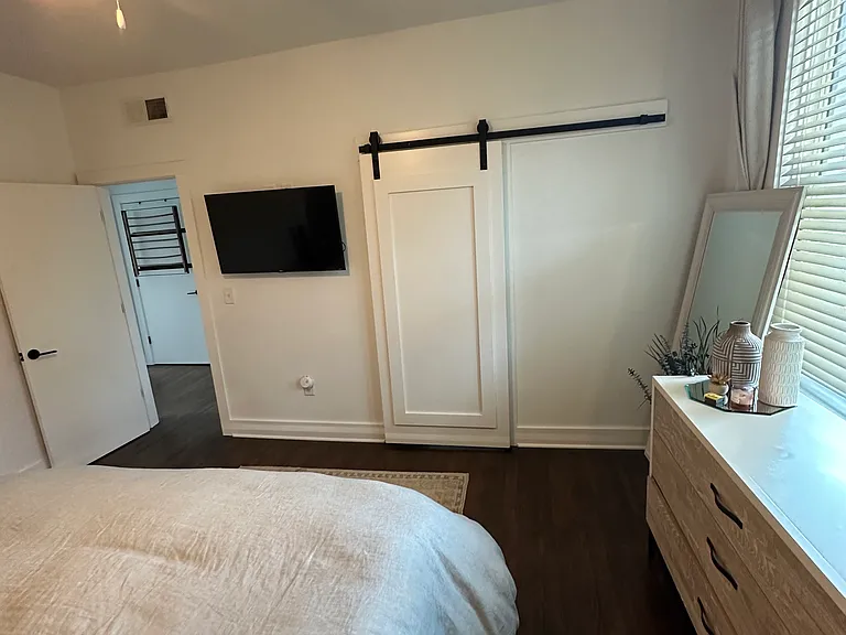 124 Peachtree Memorial Dr NW #4 — Photo 17