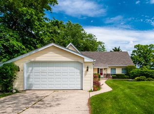 42643 N Linden Ln, Antioch, IL 60002