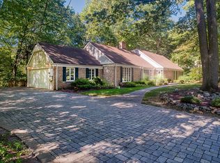 6 Roberts Dr, Mountain Lakes, NJ 07046