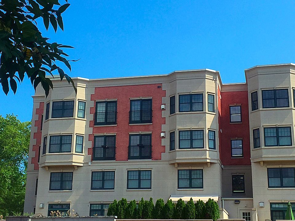 1st image of 100 Sheldrake Pl Unit 14