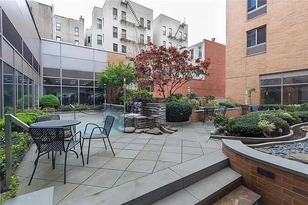 Sold by R New York | media 18