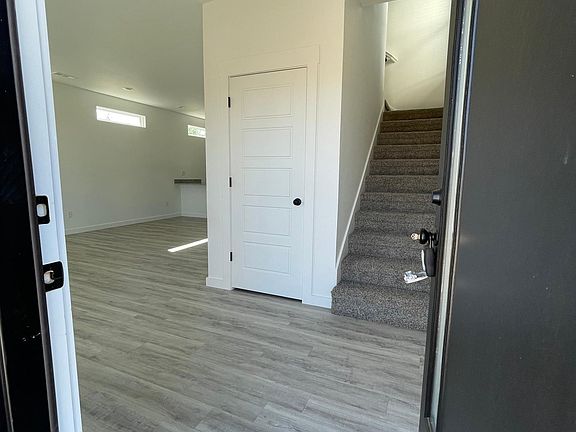 4th image of 1070 Illinois Ave