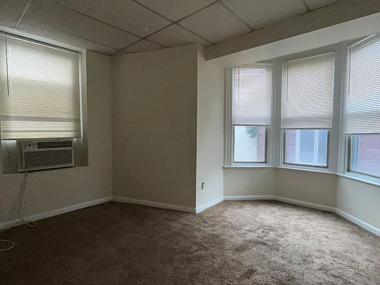 Morris Apartments — Photo 22