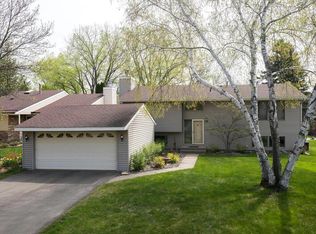 11830 Red Fox Dr, Osseo, MN 55369