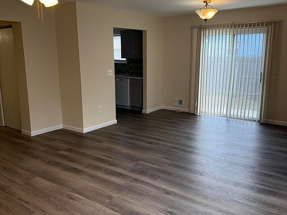 3rd image of 2035 Lamplighter Dr