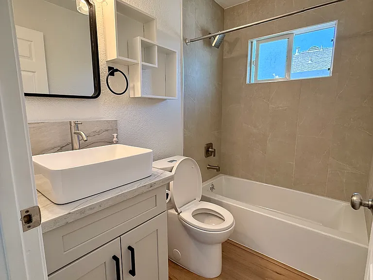 1265 Bouret Dr #4 — Photo 30