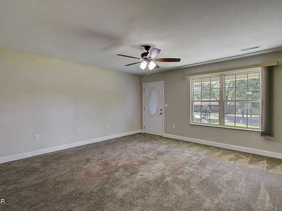 4th image of 1820 Riverview Cir