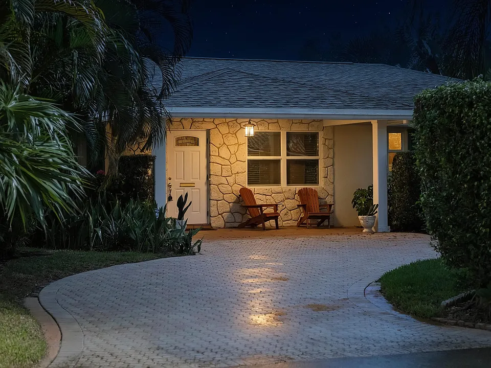 129 Alhambra Pl