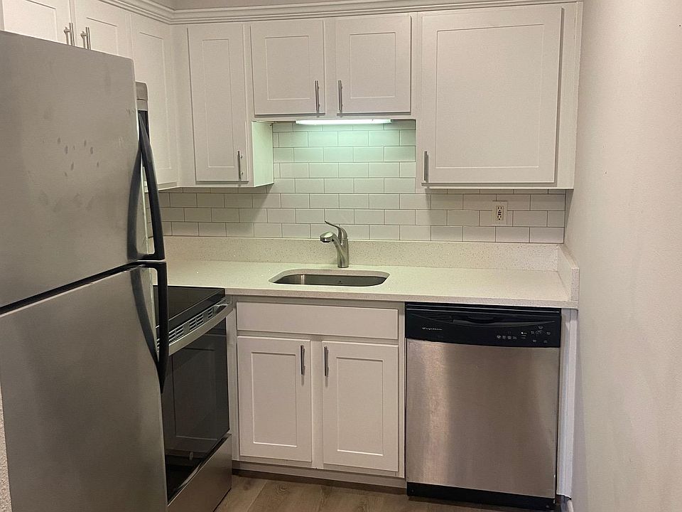 1st image of 3112 W Horatio St #37
