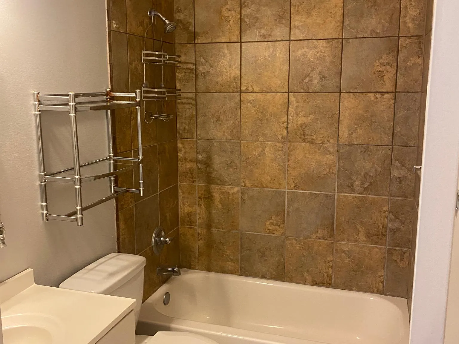 3 bed, 1324 sqft, $2,000 — Photo 4
