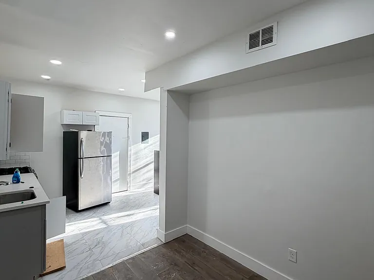 26 Elizabeth Ave #12 — Photo 2