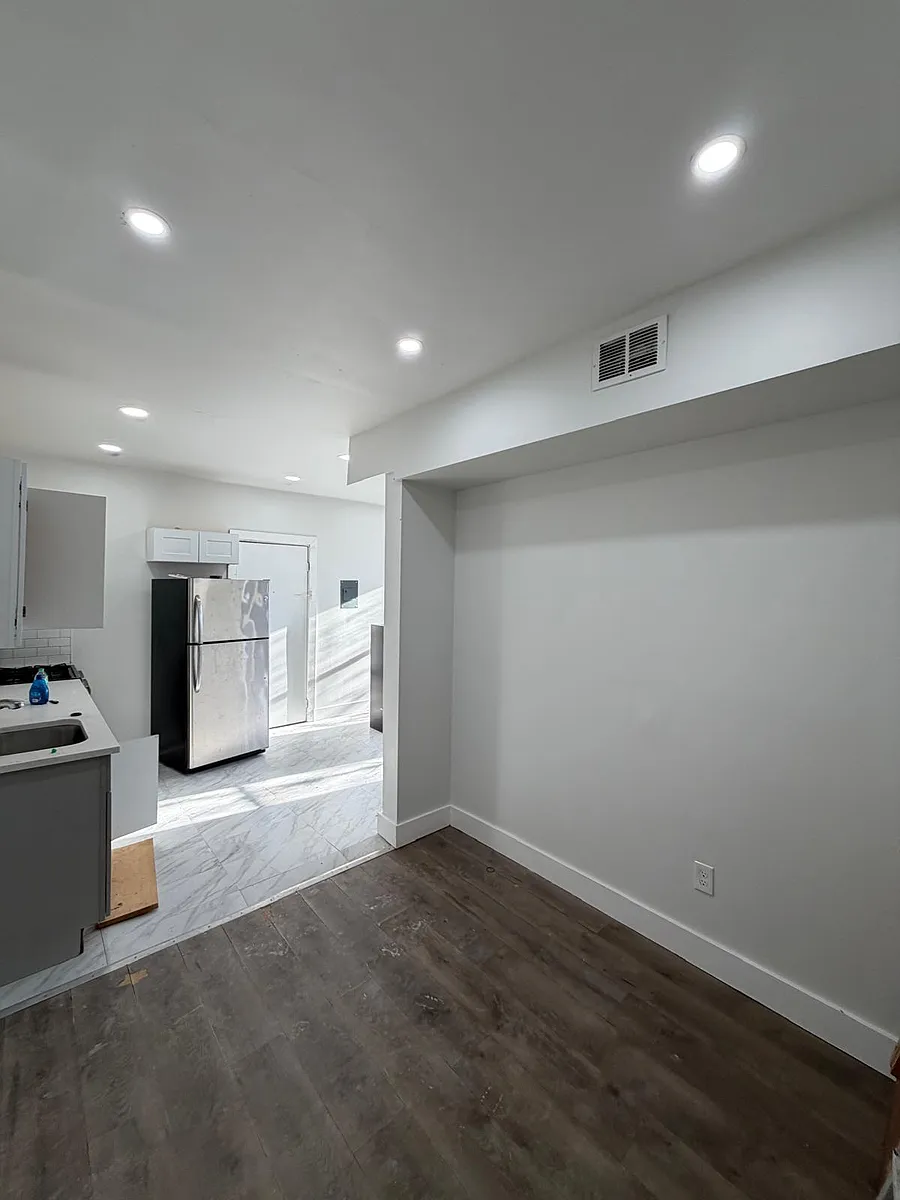 Building Photo - 26 Elizabeth Ave #12