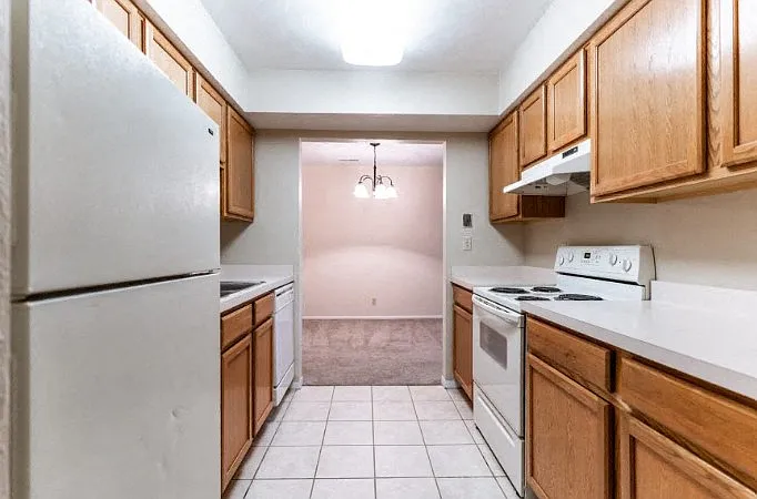 Hillcrest Apartments — Photo 5