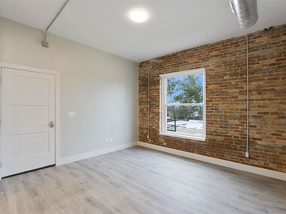 3rd image of 792 W Montrose St #203