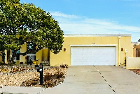 1st image of 5806 Torreon Dr NE