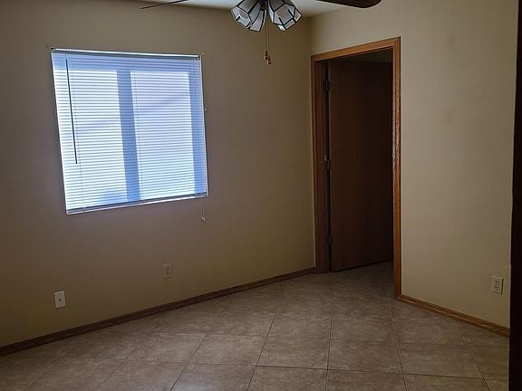 2nd bedroom with walk in closet