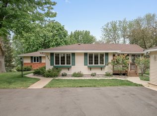 721 W 96th St, Chanhassen, MN 55317