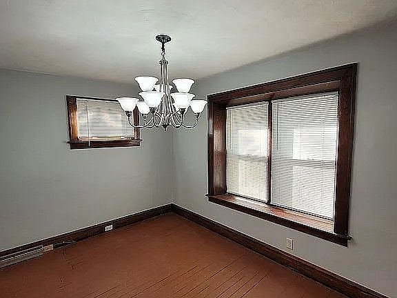 5th image of 349 Comstock Ct