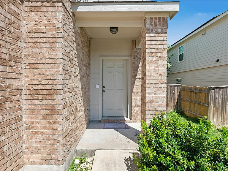 513 Circle Way — Photo 7