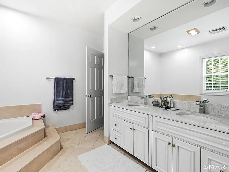 18 W Haviland Ln — Photo 15