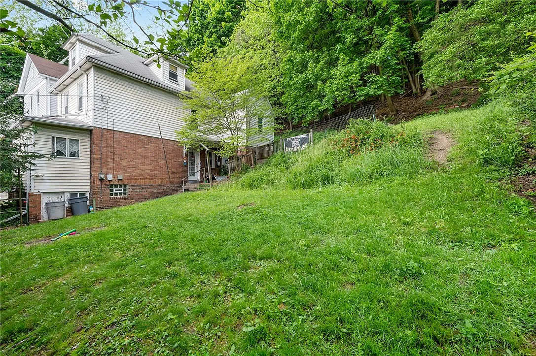 372 Beaver St photo 1
