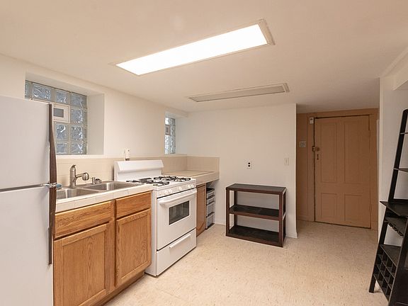 2nd image of 3018 N Hoyne Ave #Gf