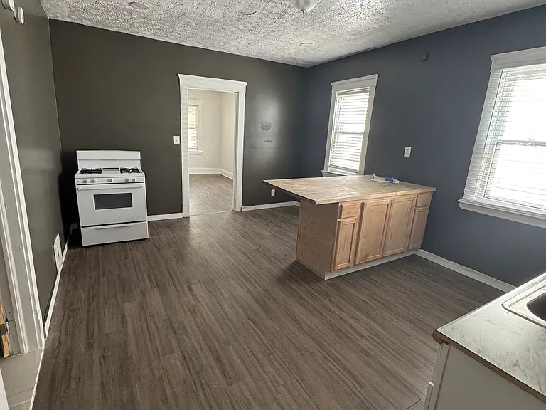 10209 Elwell Ave — Photo 8