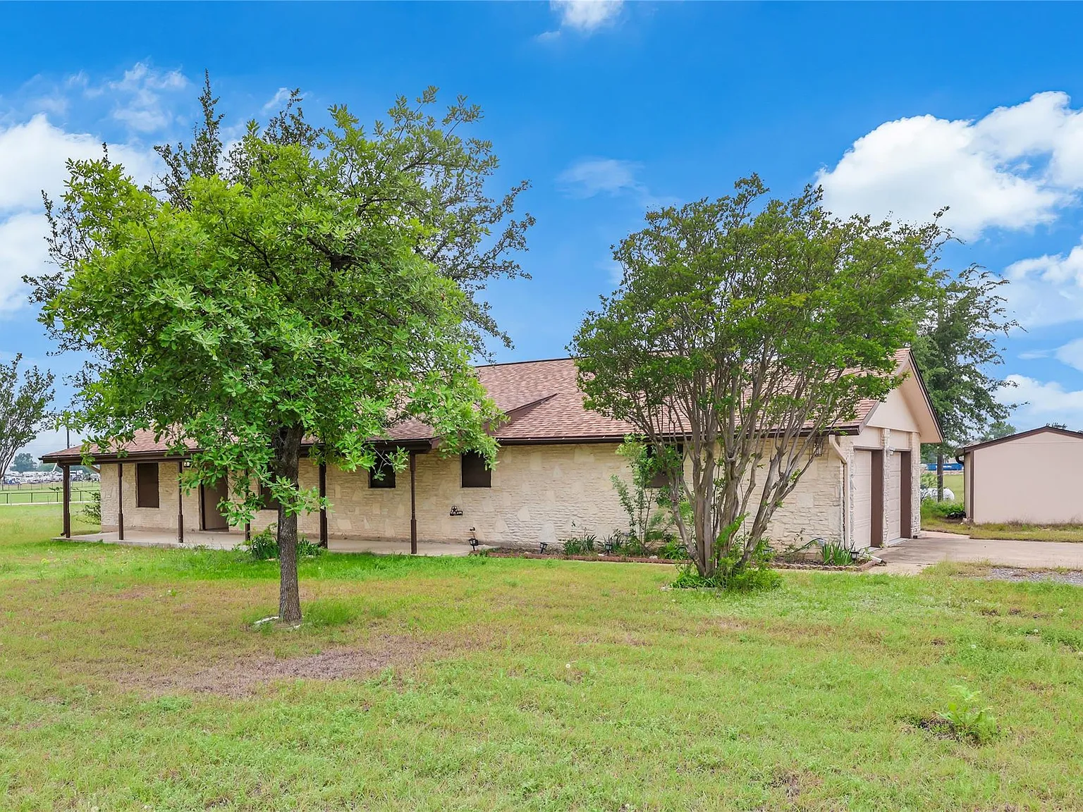 4 bed, 3.0 bath, 2852 sqft, $3,250 — Photo 2